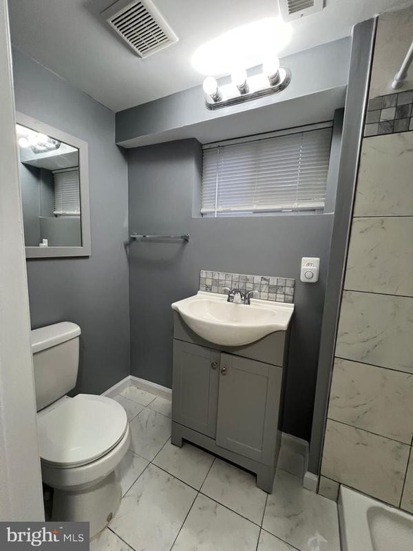 Building Photo - 5804 Shoshone Dr