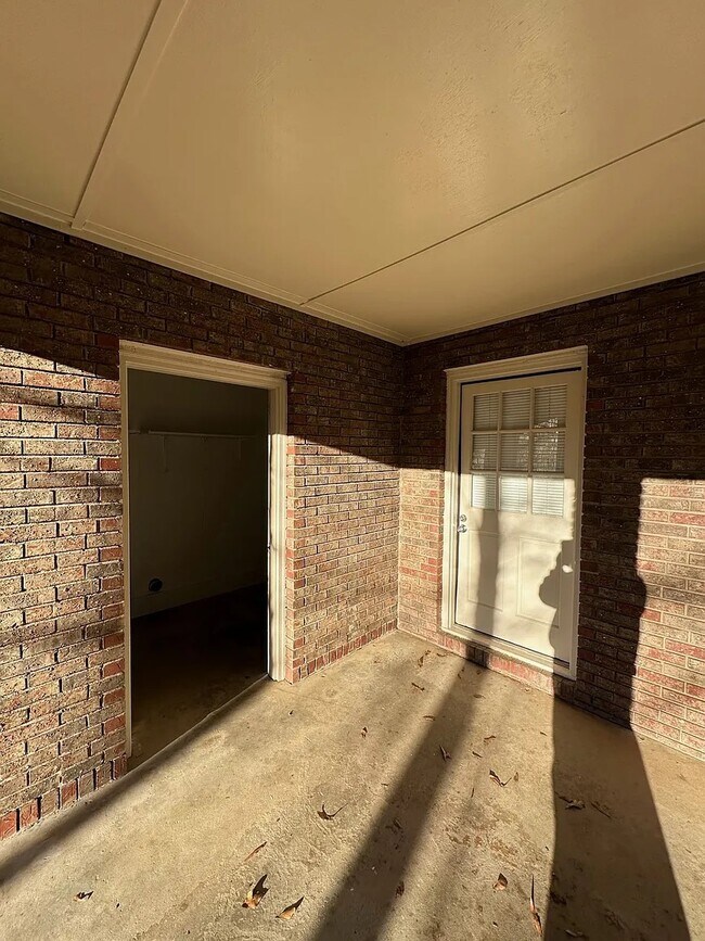 Building Photo - 326 Rooks Rd