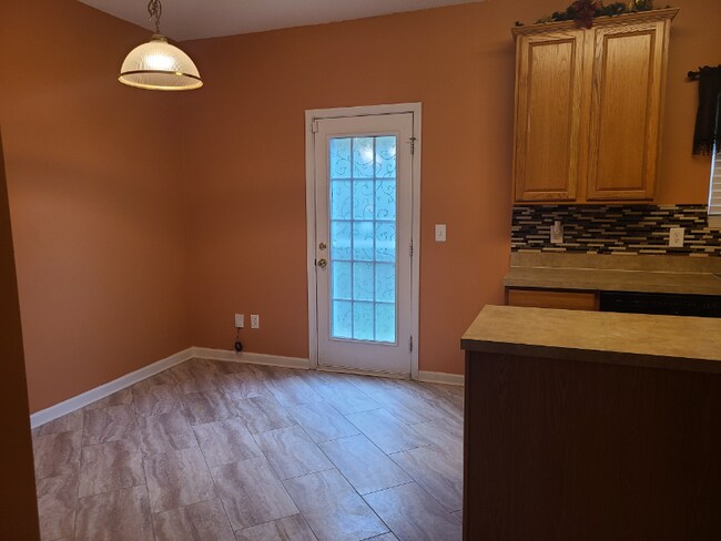 Building Photo - 107 Queensberry Ct