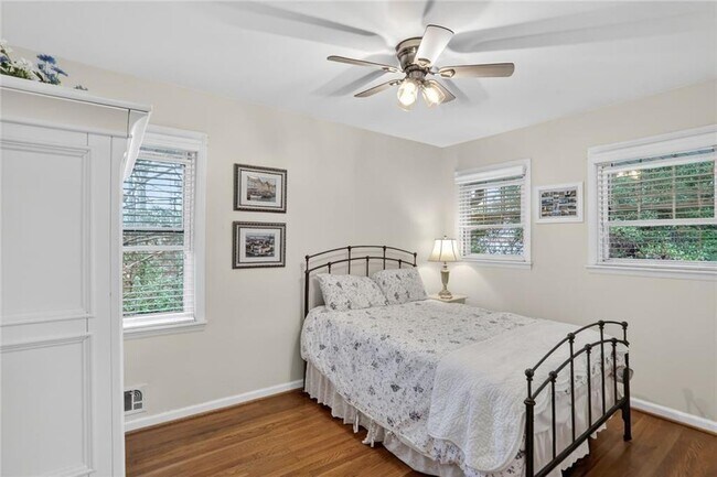 Building Photo - 2560 Skyland Trail NE