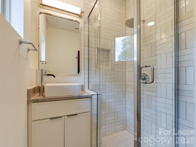 Building Photo - 1174 Park West Dr