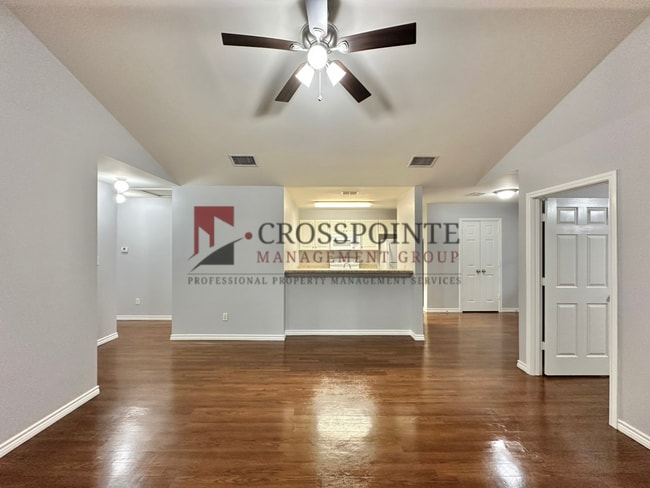 Building Photo - 3 Bedroom 2 Bath Duplex at Mansion Creek in Tyler! 1/2 off first full months rent