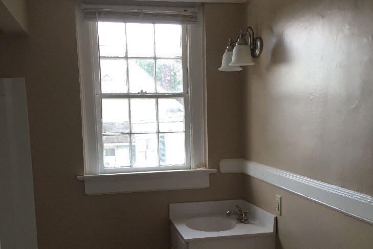 Building Photo - 2107 Sumter St