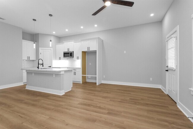 Building Photo - 6918 Dumble St