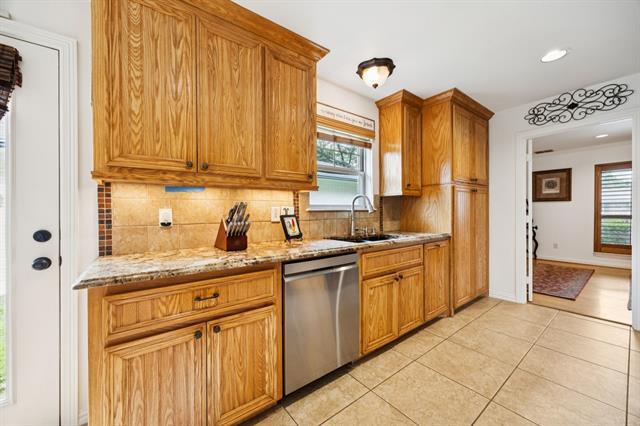 Building Photo - 9819 Edgecove Dr