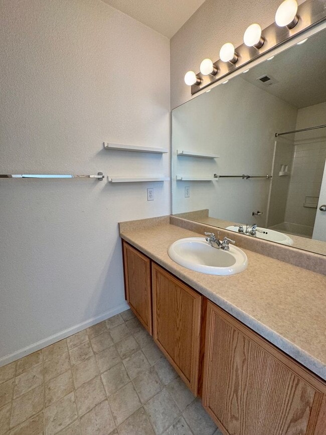 Building Photo - TWO BEDROOM TOWNHOME with AC