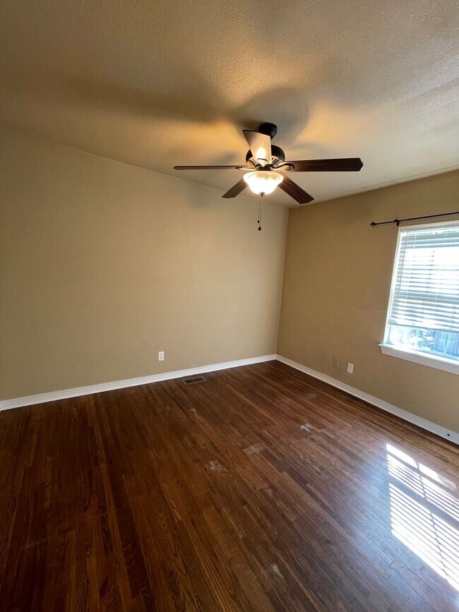 Building Photo - 2 bedroom House near Downtown BA