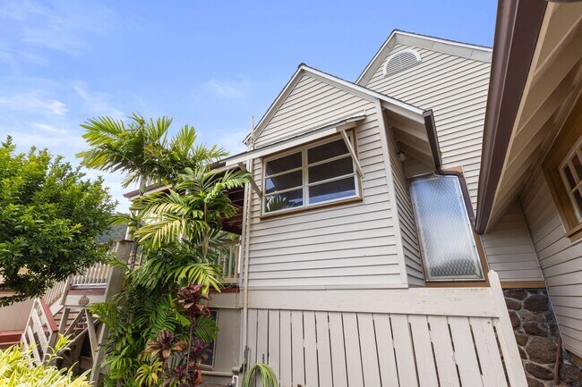 Building Photo - 2910 Nanihale Pl
