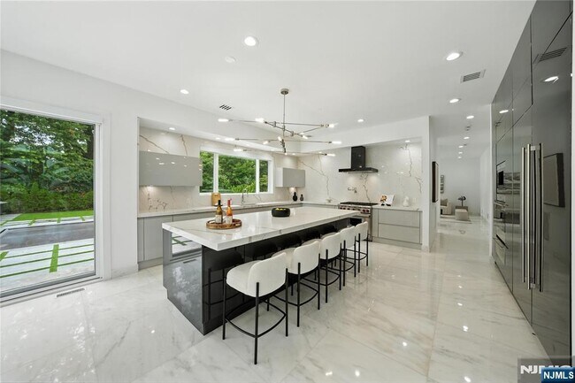 Building Photo - 44 Floral Terrace