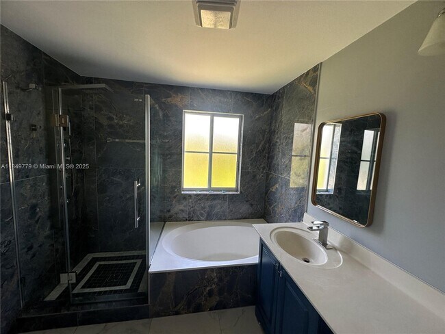 Building Photo - 4383 Laurel Ridge Cir