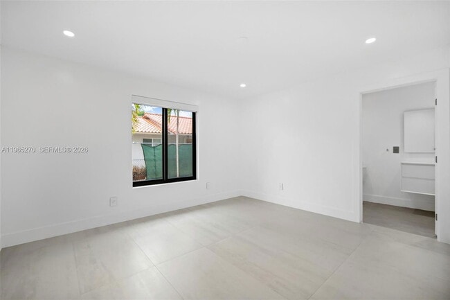 Building Photo - 3668 SW 26th St