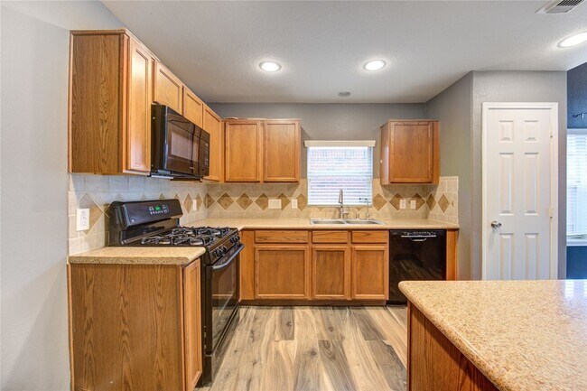 Building Photo - 5711 Kenwood