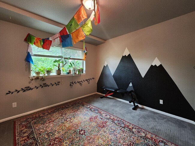 Building Photo - Stunning 3 Bedroom Townhome Tucked Away In...