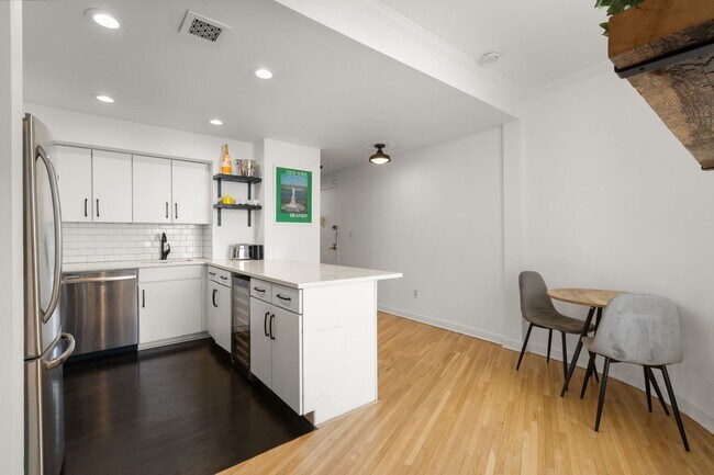 Building Photo - 1021 Grand St