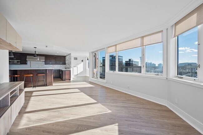 Building Photo - 25 Forest St