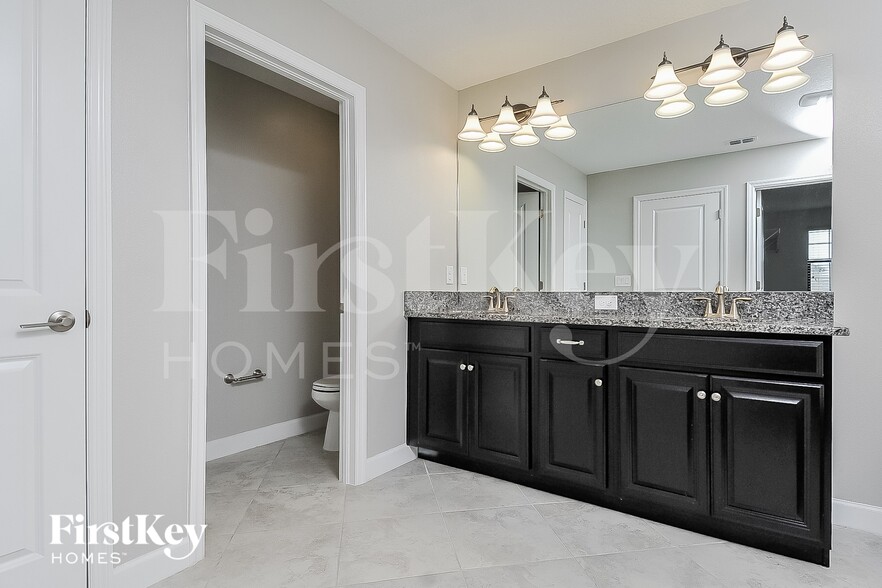 Building Photo - 9823 Ivory Dr