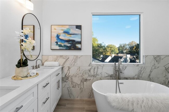 Building Photo - 147 Hutchinson St NE