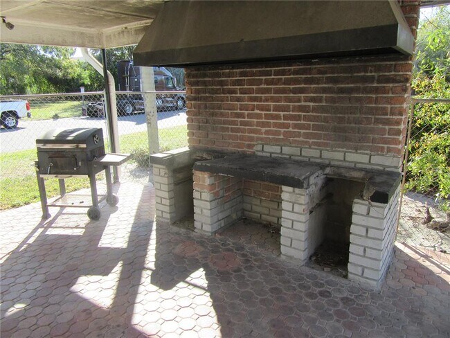 Building Photo - 1143 85th Terrace N