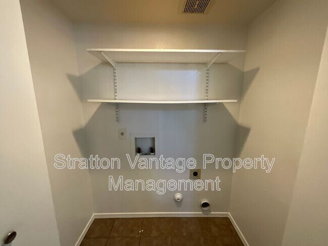 Building Photo - 441 S Maple