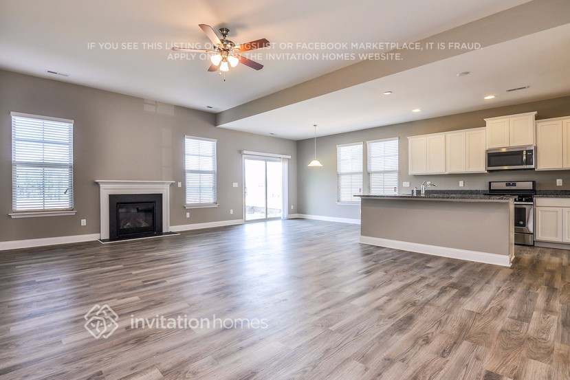 Building Photo - 42 Pearsall Farm Ln
