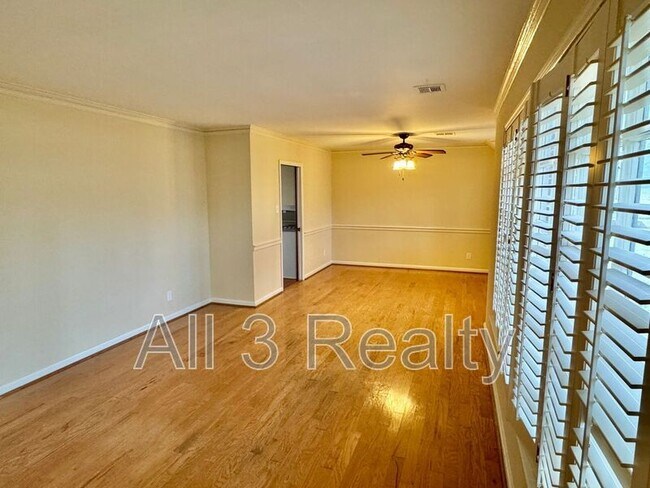 Building Photo - 2913 Sumter Ave