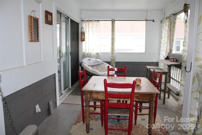 Building Photo - 763 Southwest Dr