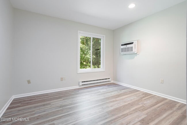 Building Photo - 229 Medford Ct