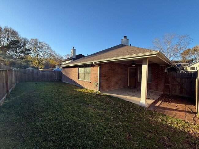Building Photo - Room to Roam in Atascocita Park!