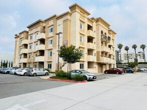 Building Photo - 2303 E 8th St