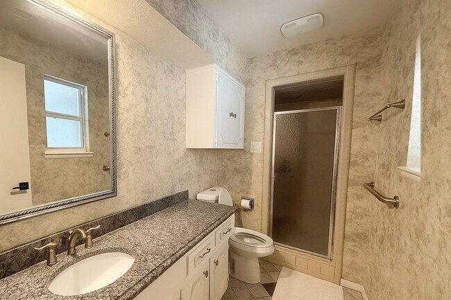 Building Photo - 3-Bedroom Home for Lease in Grand Prairie – 2,331 Sq Ft