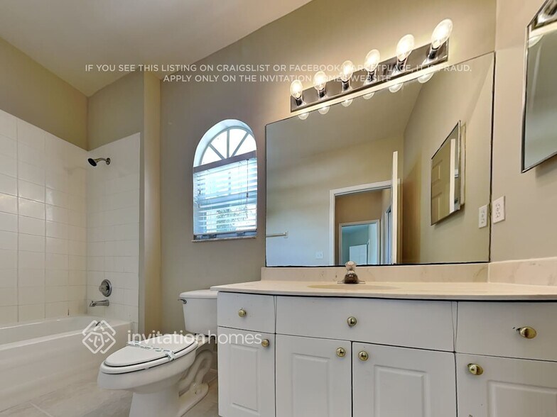 Building Photo - 10777 Pelican Dr