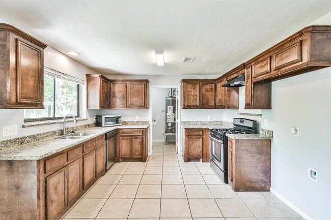 Building Photo - 7106 Pinetex Dr
