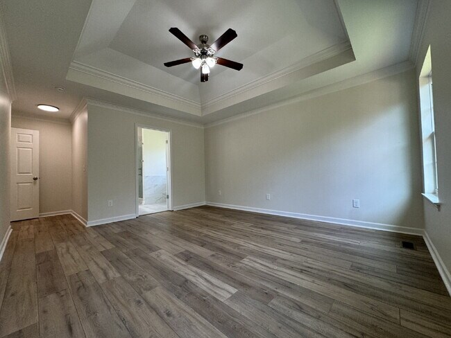 Building Photo - Stunning Move-In Ready Home in Hendersonville – Minutes from Old Hickory Lake!