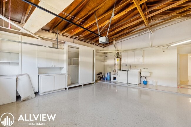 Building Photo - 3 Bedroom, 2 Bath Home Available In Jasmin...