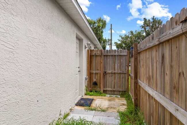 Building Photo - Charming 3BR 2BA near downtown Ocala!