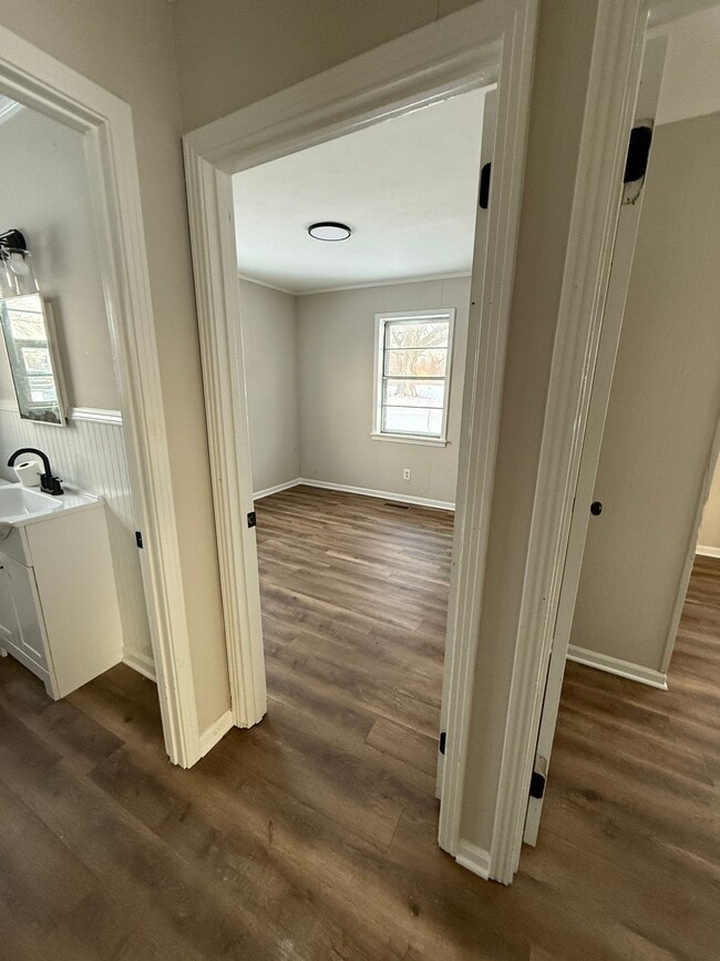 Building Photo - 210 Laurison St