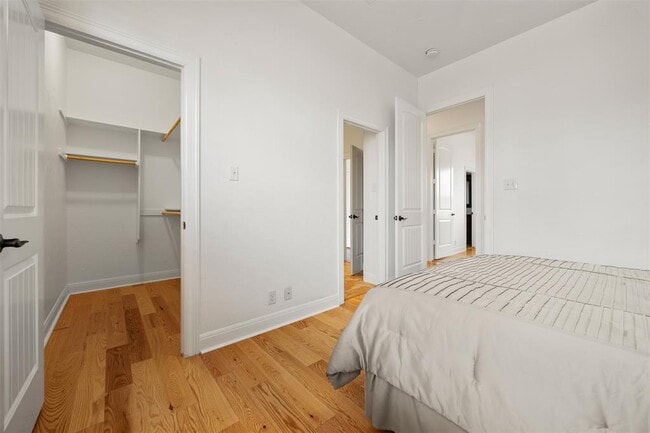 Building Photo - 322 Lake Placid Dr