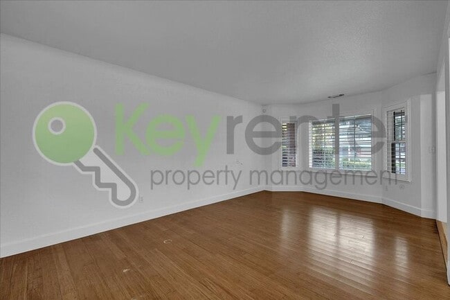 Building Photo - 1330 Kingswood Dr