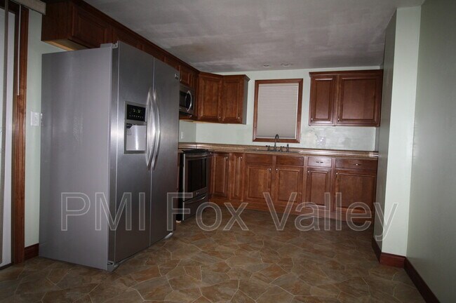 Building Photo - 826 Tayco St