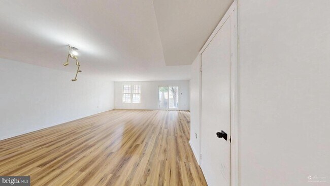 Building Photo - 8105 Kenova Ln