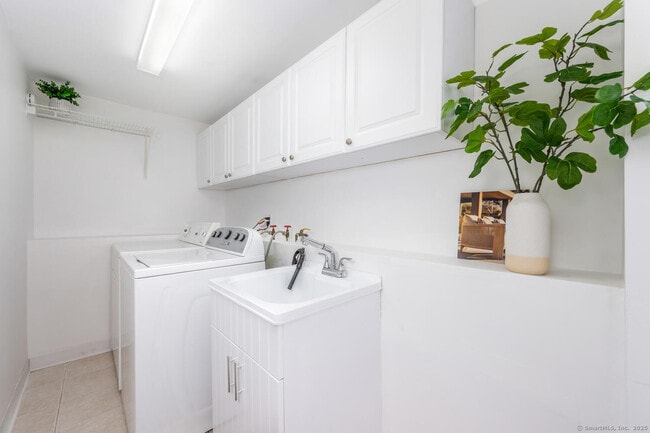 Building Photo - 14 Amherst Rd