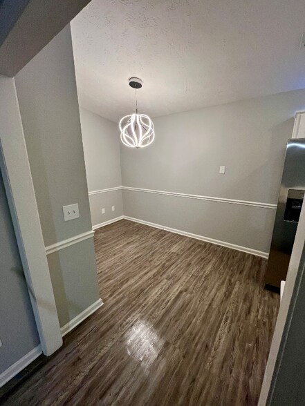 Building Photo - 6233 Cross Tie Ct