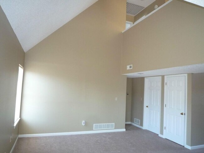 Building Photo - 3604 Churchill Dr