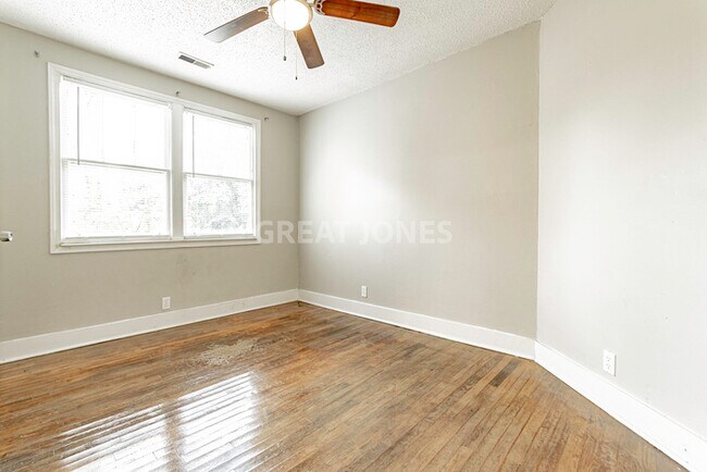 Building Photo - NOW OFFERING FIRST FULL MONTH FREE!