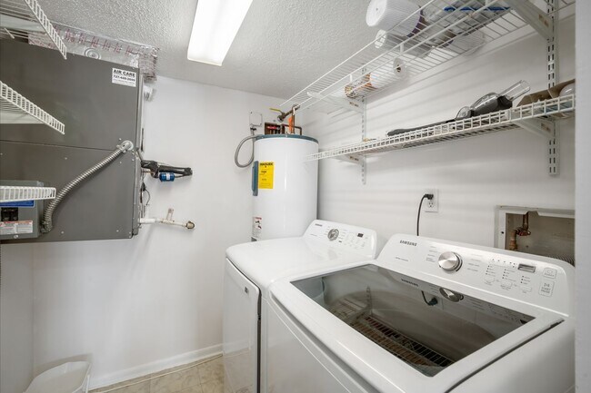 Building Photo - Fully Furnished 2BR/2BA Condo in Premier 5...