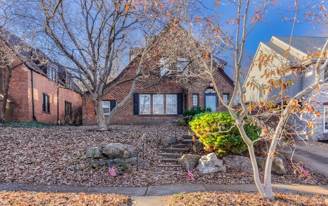 Building Photo - 525 Donne Ave