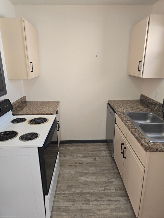 Building Photo - 2802 Maralane Ave