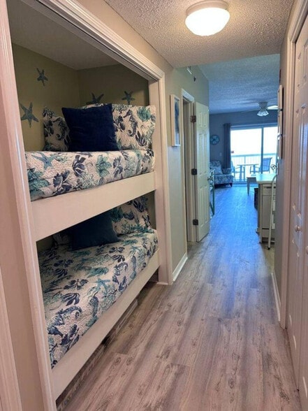 Building Photo - 1057 W Beach Blvd