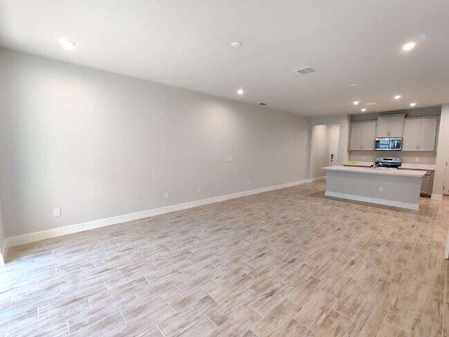 Building Photo - Beautiful 3-Bedroom Townhome in Gated Avea Pointe