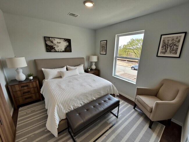 Building Photo - Rare Find: Affordable 3BR Ready for Immediate Move-In- Apartment-Style Living Without The Apartment!